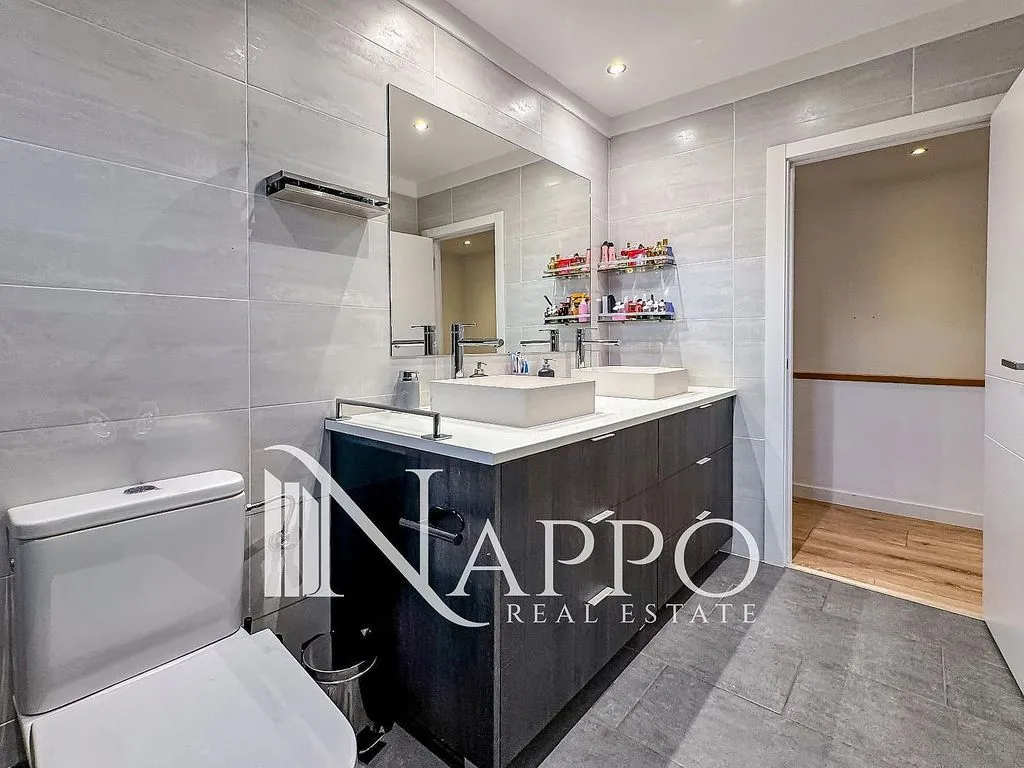 Salles de bain - Four-Bedroom Linked House with Pool in Son Ferrer