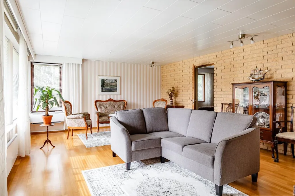 Elutuba - Developable Plot with House in Linnainmaa