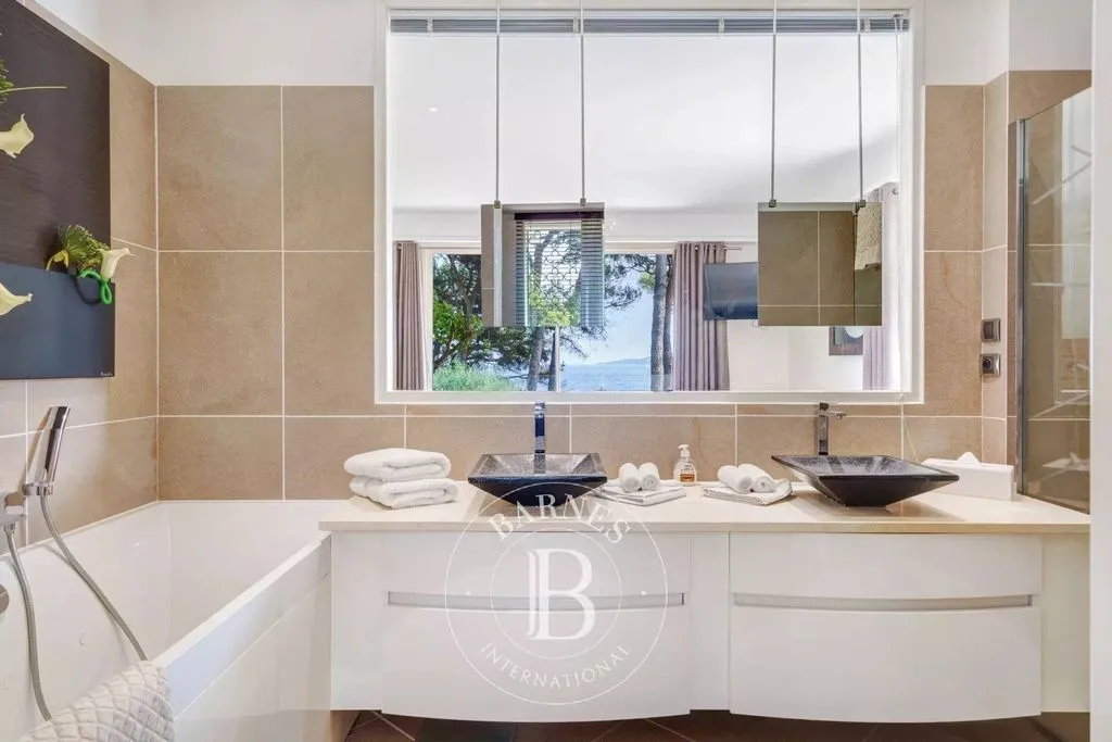 Salles de bain - Villa Luxe avec Plage Privée à Sainte-Maxime