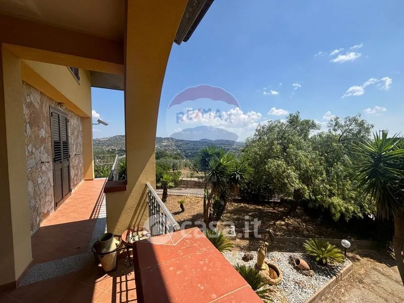 Terrasse - Bifamiliar Villa with Garden in Caltanissetta