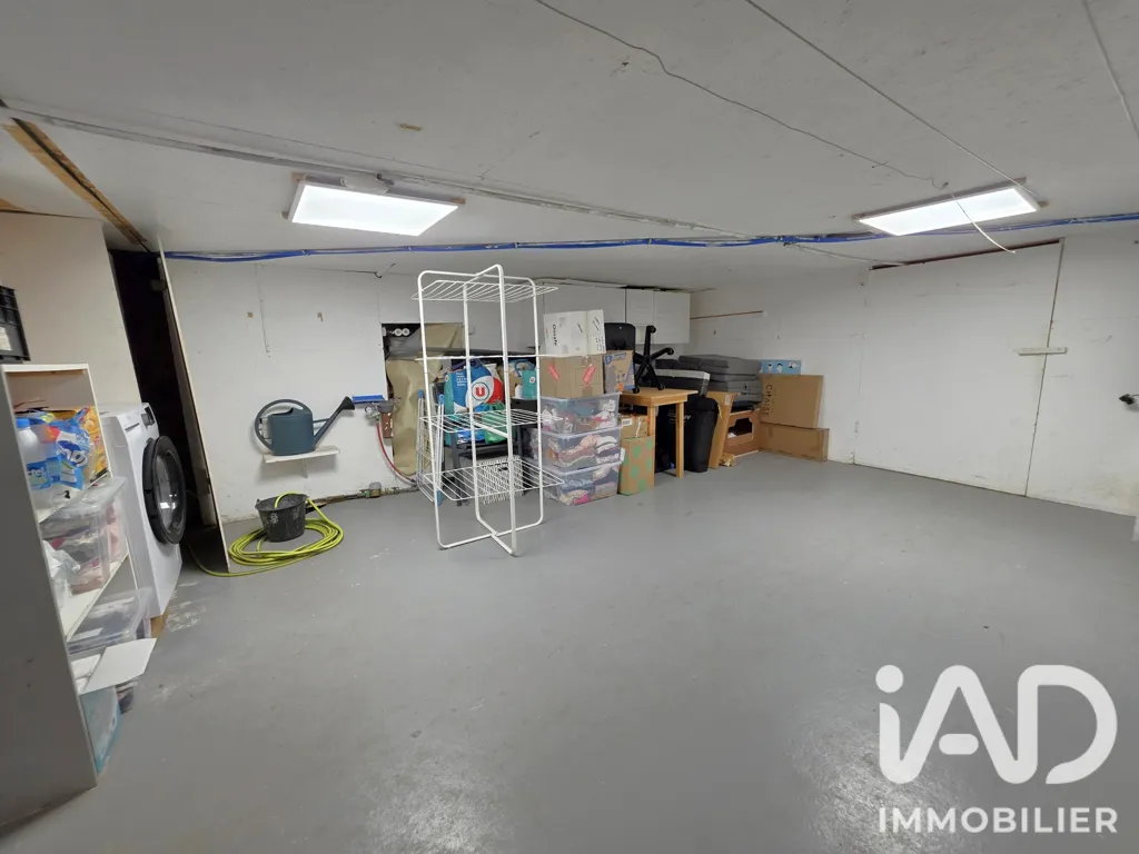 Garage - Maison en Pierre avec Piscine au Cœur de Quintenas