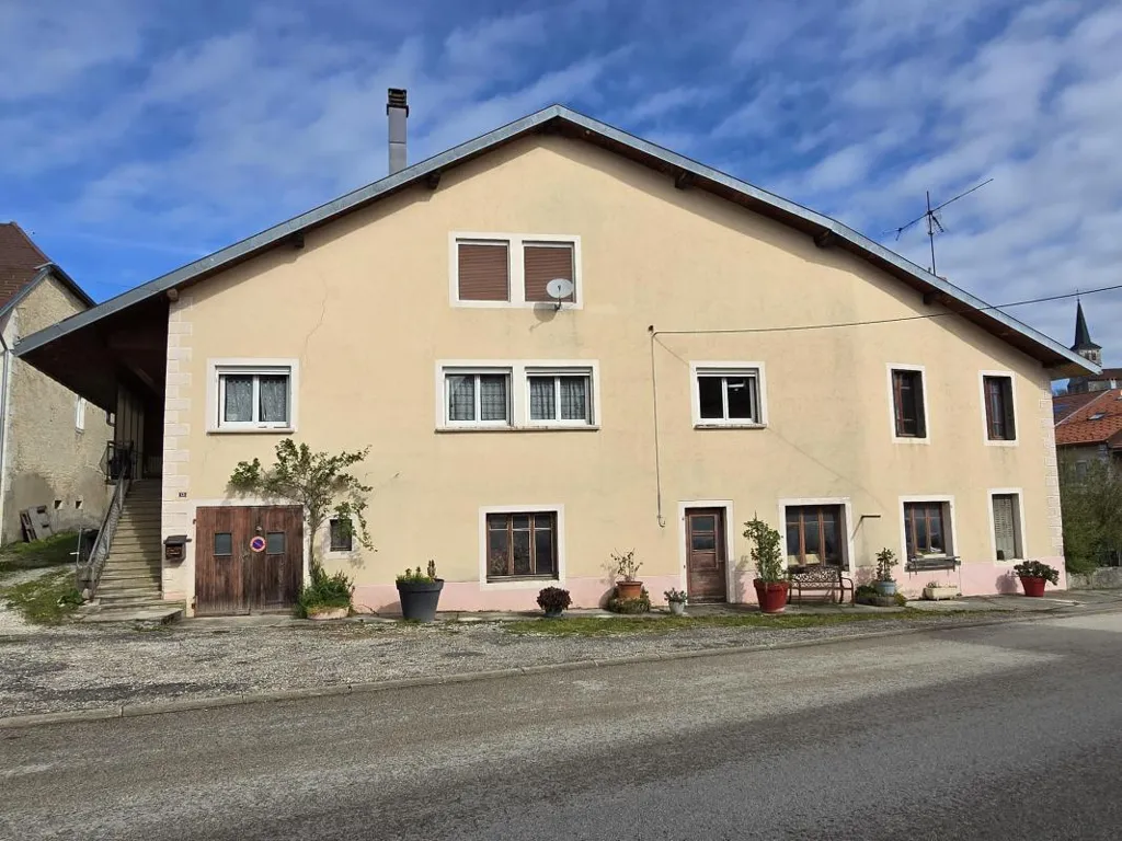 Extérieur - Maison à Rénover avec Combles Aménageables dans un Village