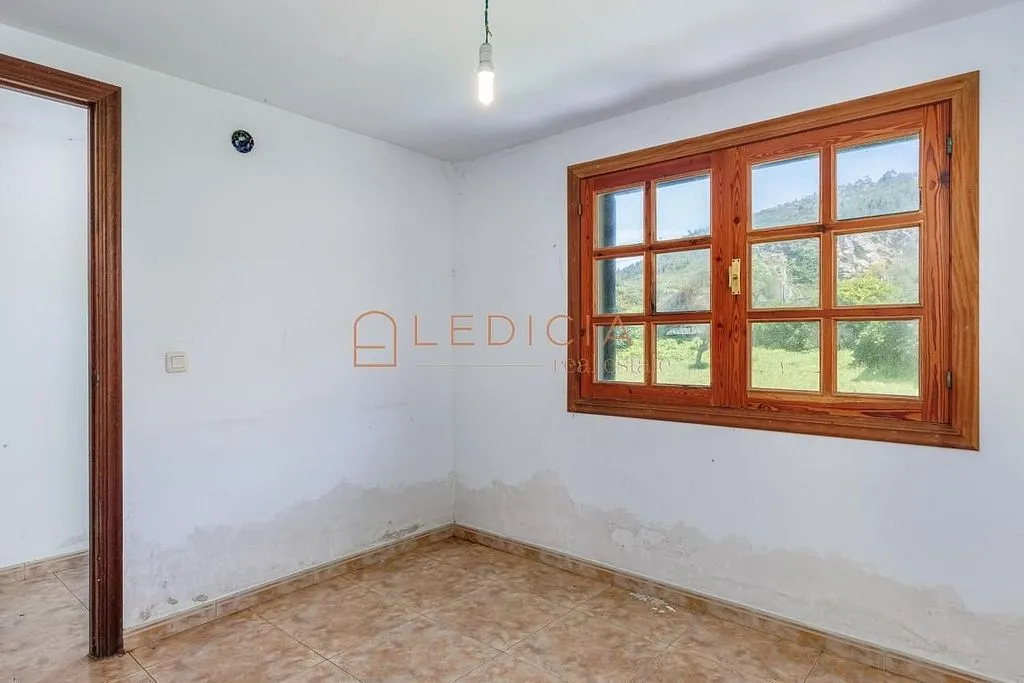 Pièces - Chalet to Renovate in Baiona