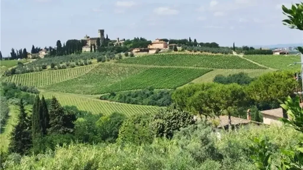 Triplex Villa with Garden in Montespertoli