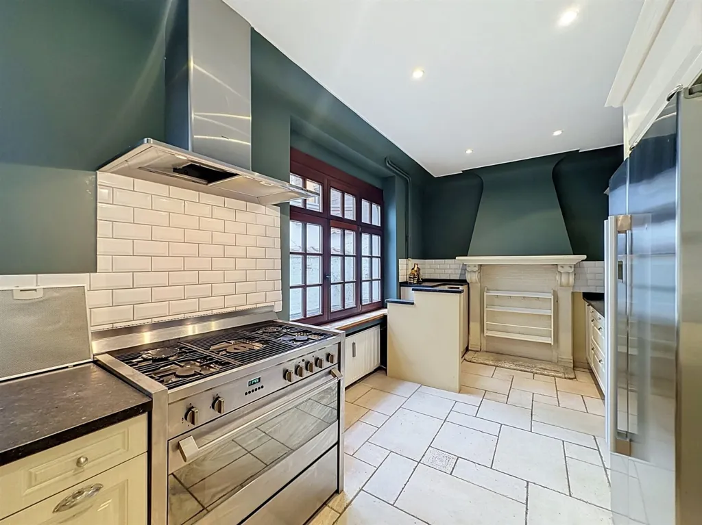 Köök - 5-Bedroom House with South Terrace in Châtelain