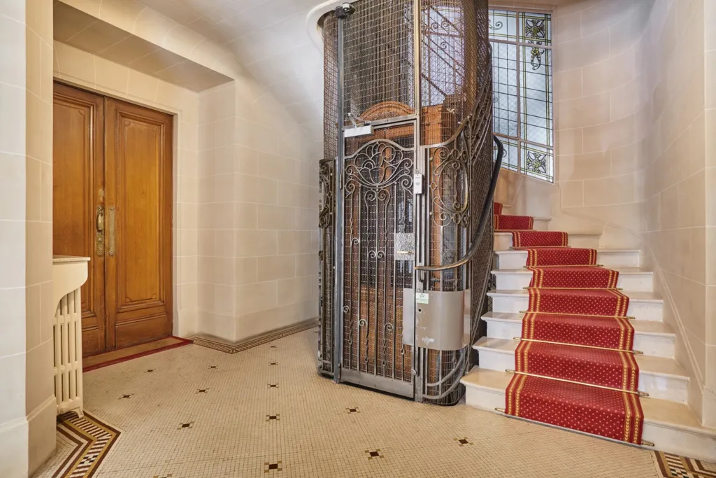 Toad - Corner Apartment with Period Features in Paris 16th