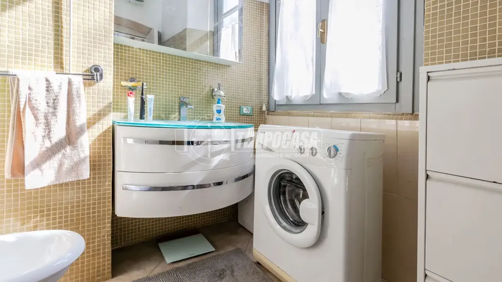 Salles de bain - Modernised Studio with Balcony in Milan