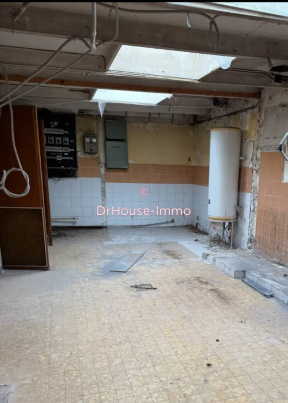 Garaaž - Commercial Space with Storage in Roubaix