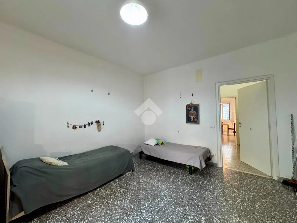 Chambres - 3-Bedroom Apartment with Balcony in Bari