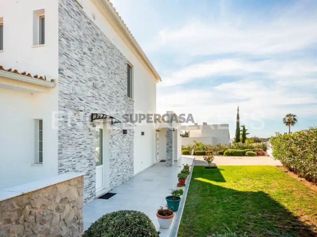 Välivaade - Modern Villa with Sea Views in Lagoa