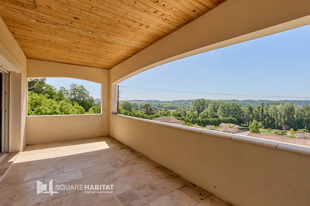 Balcon - Maison Contemporaine avec Piscine à Ledat