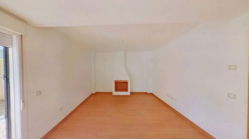 Toad - Terraced Semi-Detached House in Capellanía