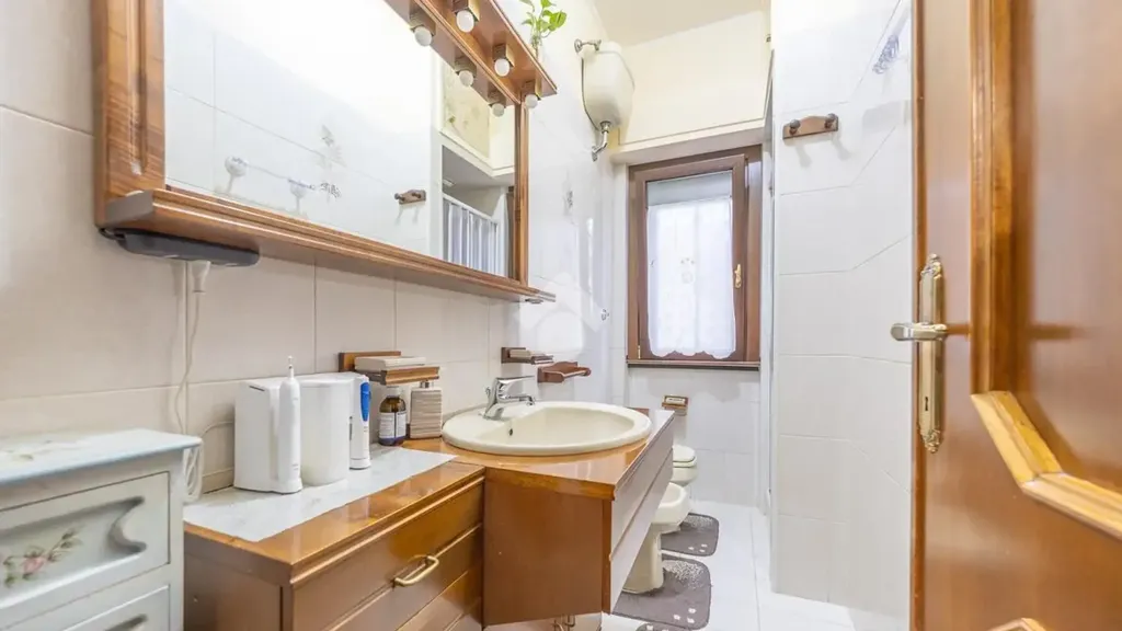 Salles de bain - Apartment with Balconies in La Rustica, Rome