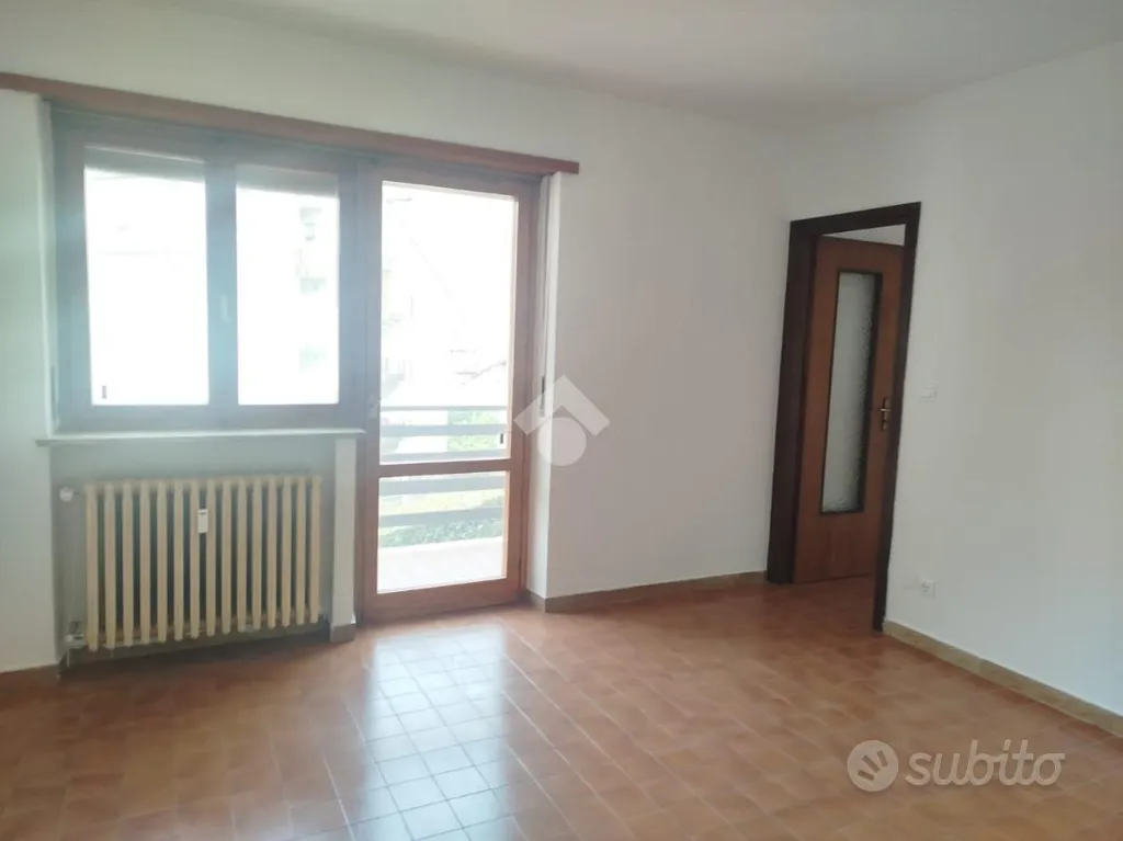 Toad - Commercial Shop with Central Location in Chiomonte