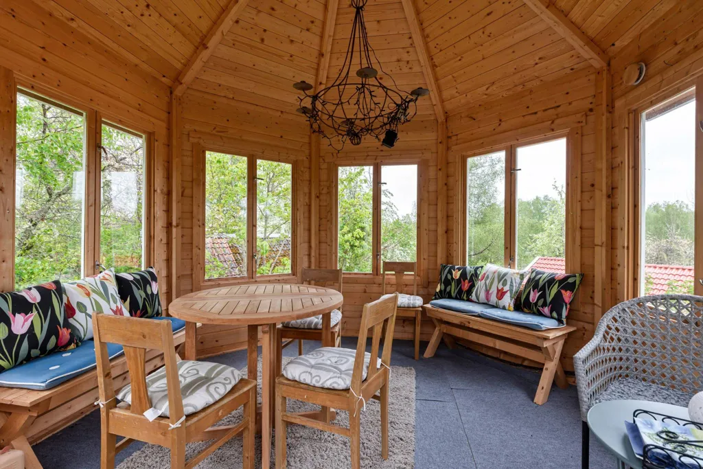 Terrass - Architectural Villa with Garden in Edsbro