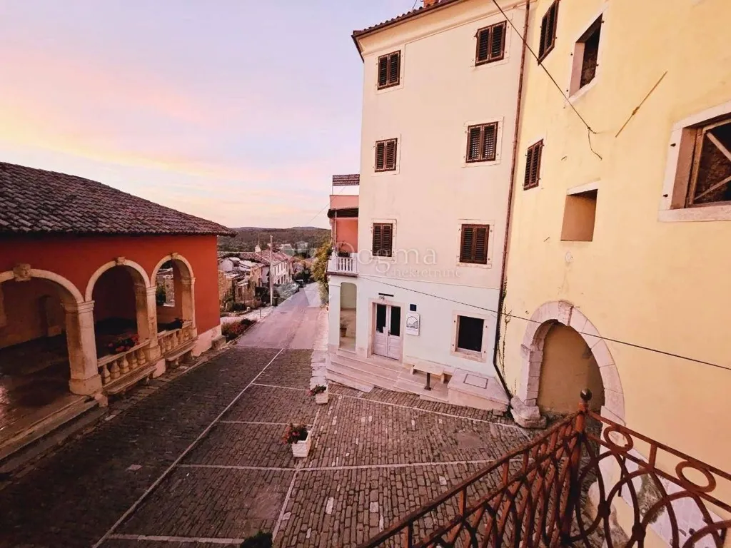 Toad - Terraced House with Balcony in Oprtalj