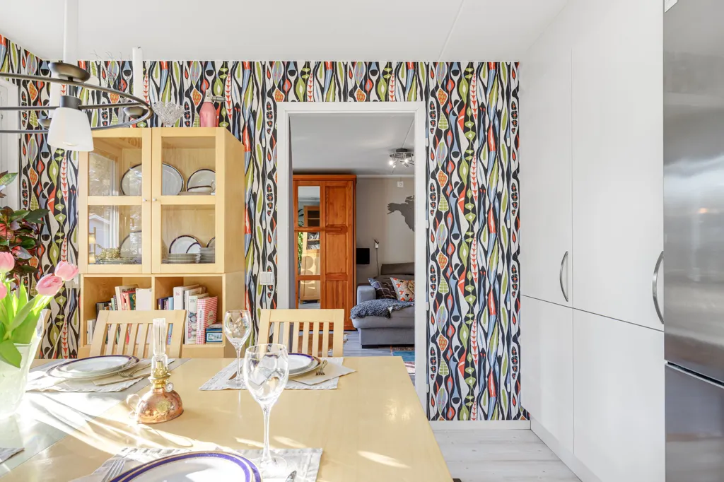 Salle à manger - Renovated Apartment with Balcony in Stenrösvägen