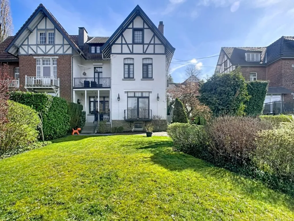 Aed - Character House with Pool in Tilff