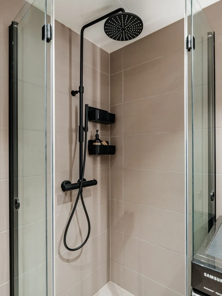 Bathrooms - 3-Bedroom Apartment with Garden Access in Oslo