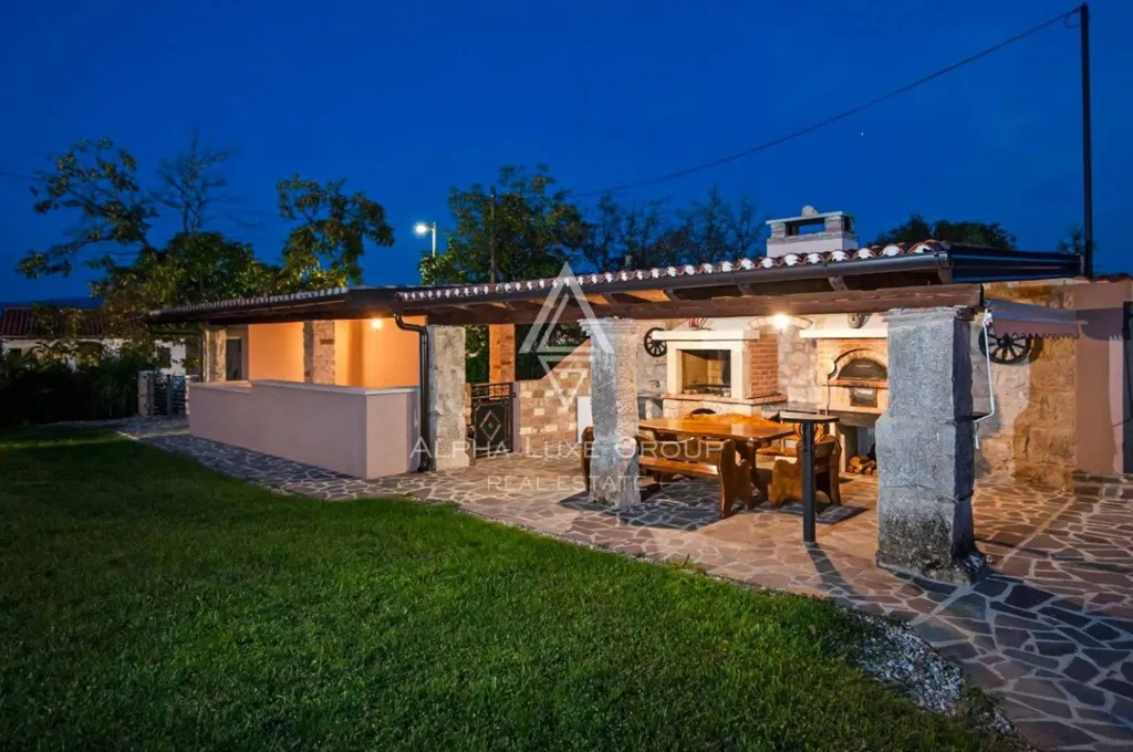 Terrass - Rustic Villa with Private Pool in Pićan