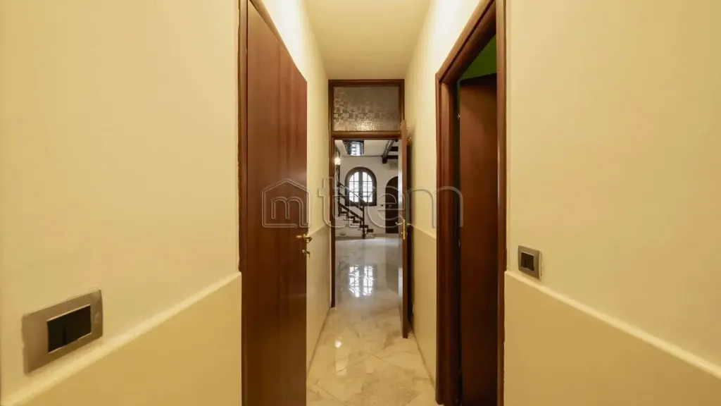 hallway_entrance
