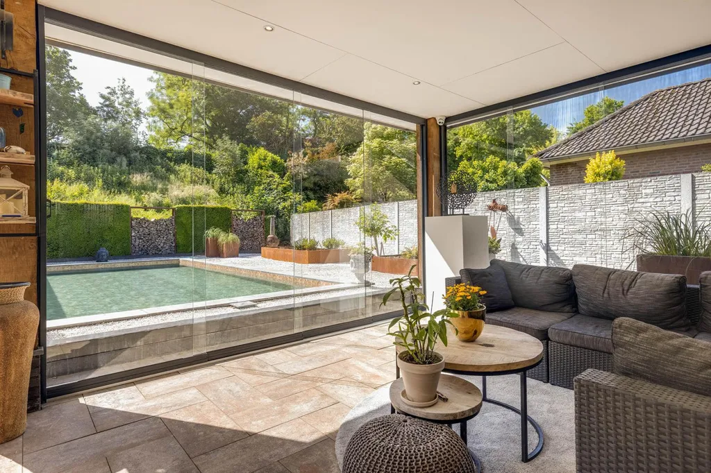 Piscina - Luxury Villa with Wellness Features in Urmond