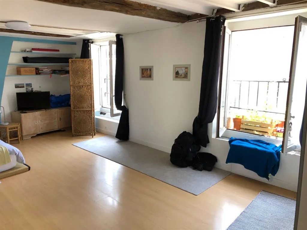 Magamistoad - 3-Bedroom Parisian Flat in 10th Arrondissement