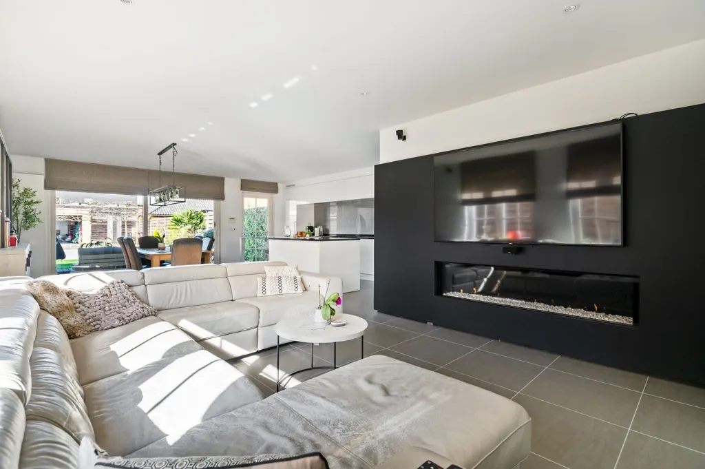 Elutuba - Contemporary House with Pool in Ranst
