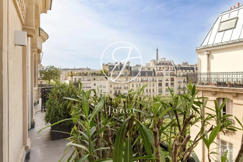 Rõdu - Duplex with Eiffel Tower View in Paris 7th