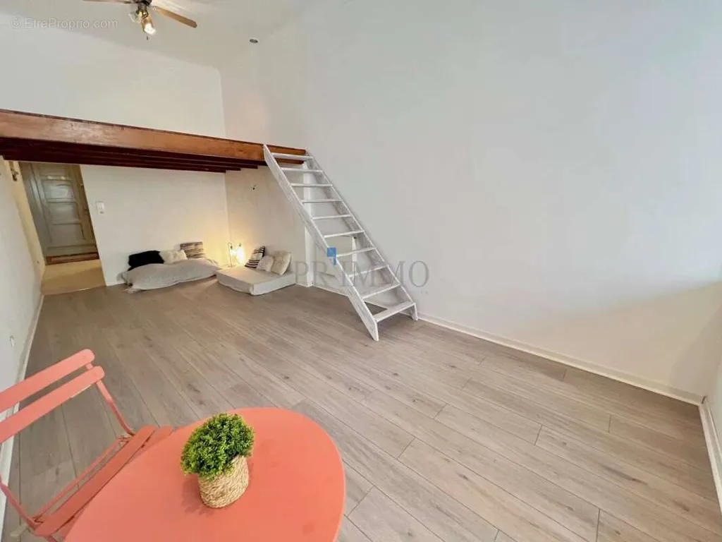 Séjour - Studio avec Mezzanine au Centre Historique de Fréjus