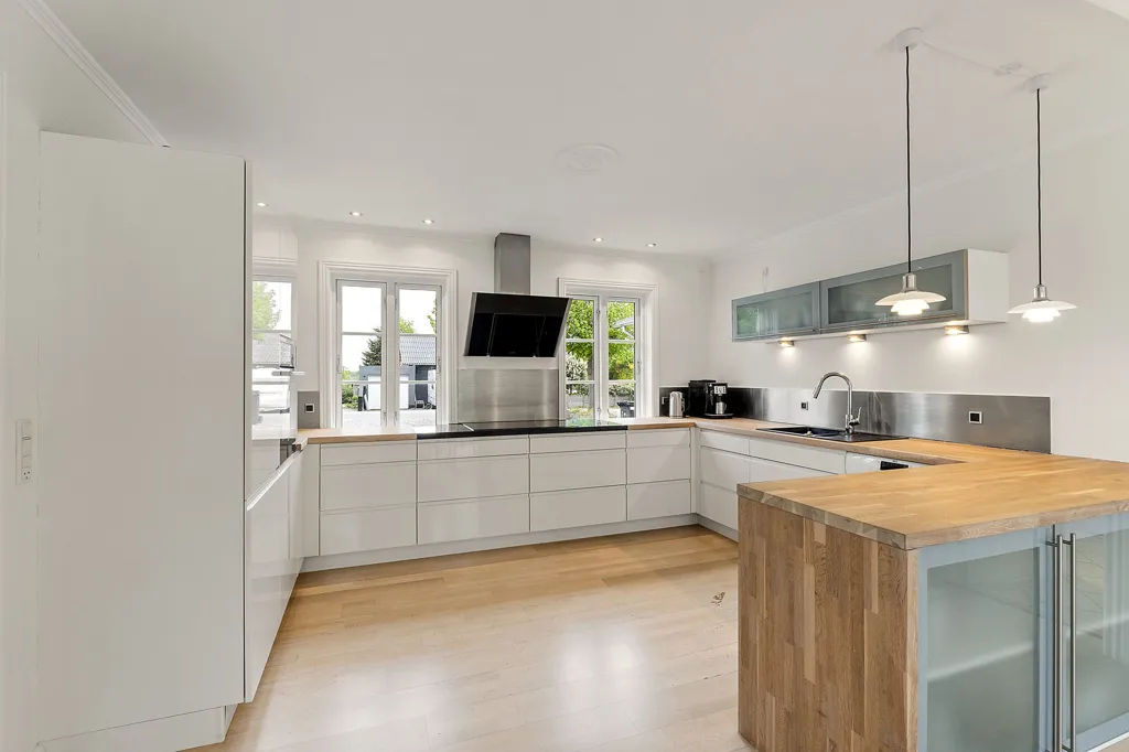 Kitchen - Historic Villa with Garden in Næstved