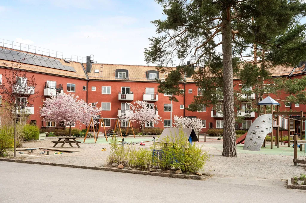 Giardino - Apartment with Balcony in Huddinge