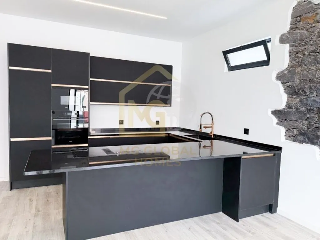 Cuisine - Refurbished Villa with Balcony in Sao Goncalo