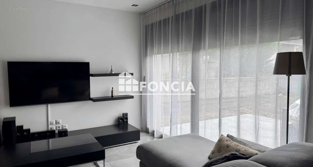 Elutuba - Recent House with Terrace in Athis-Mons