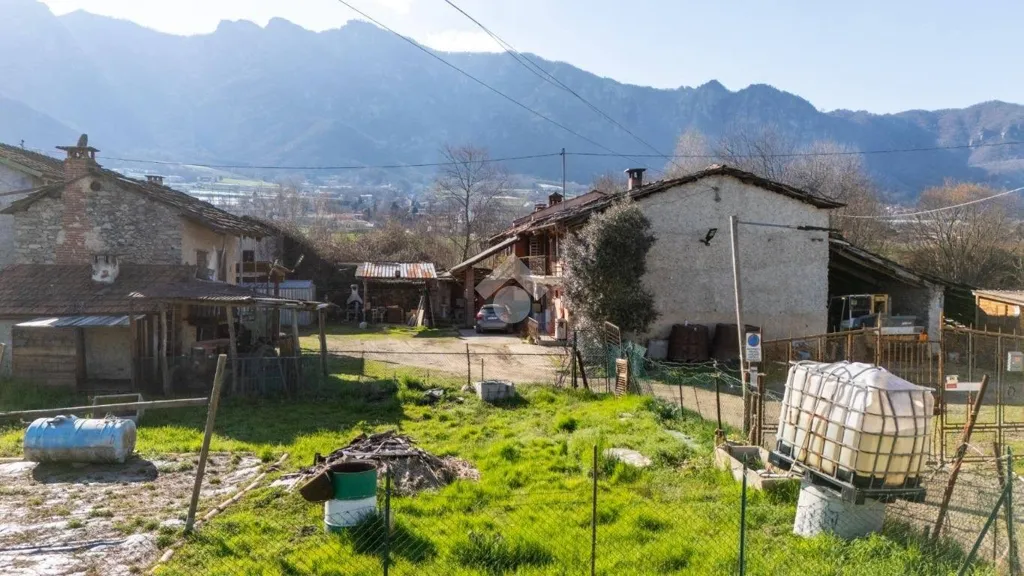 Jardin - Semi-Detached Rustic House with Land in Envie