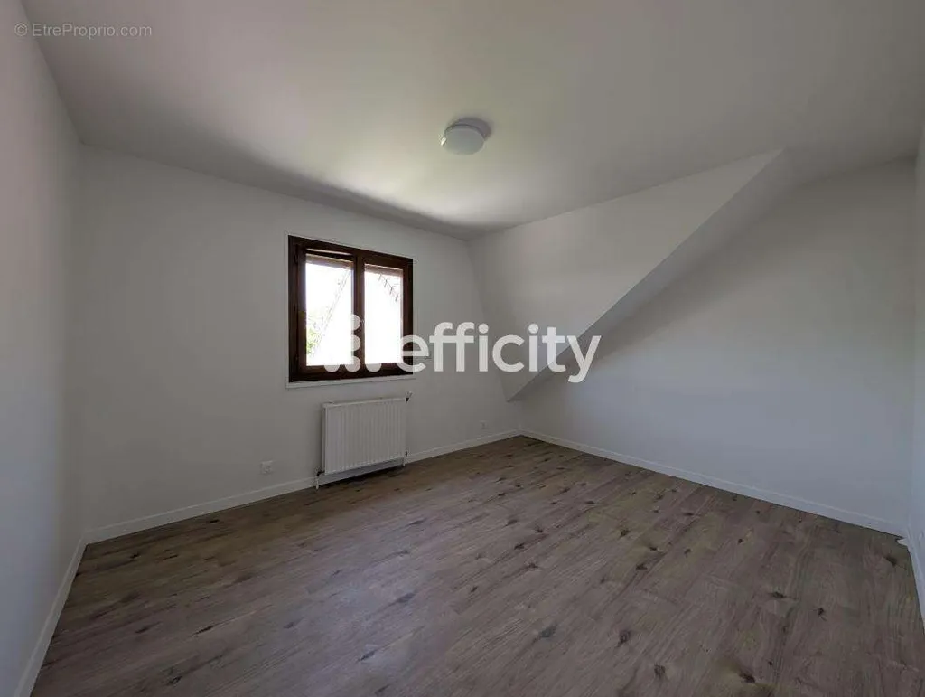 Magamistoad - Traversant House with Garden in Saint-Denis