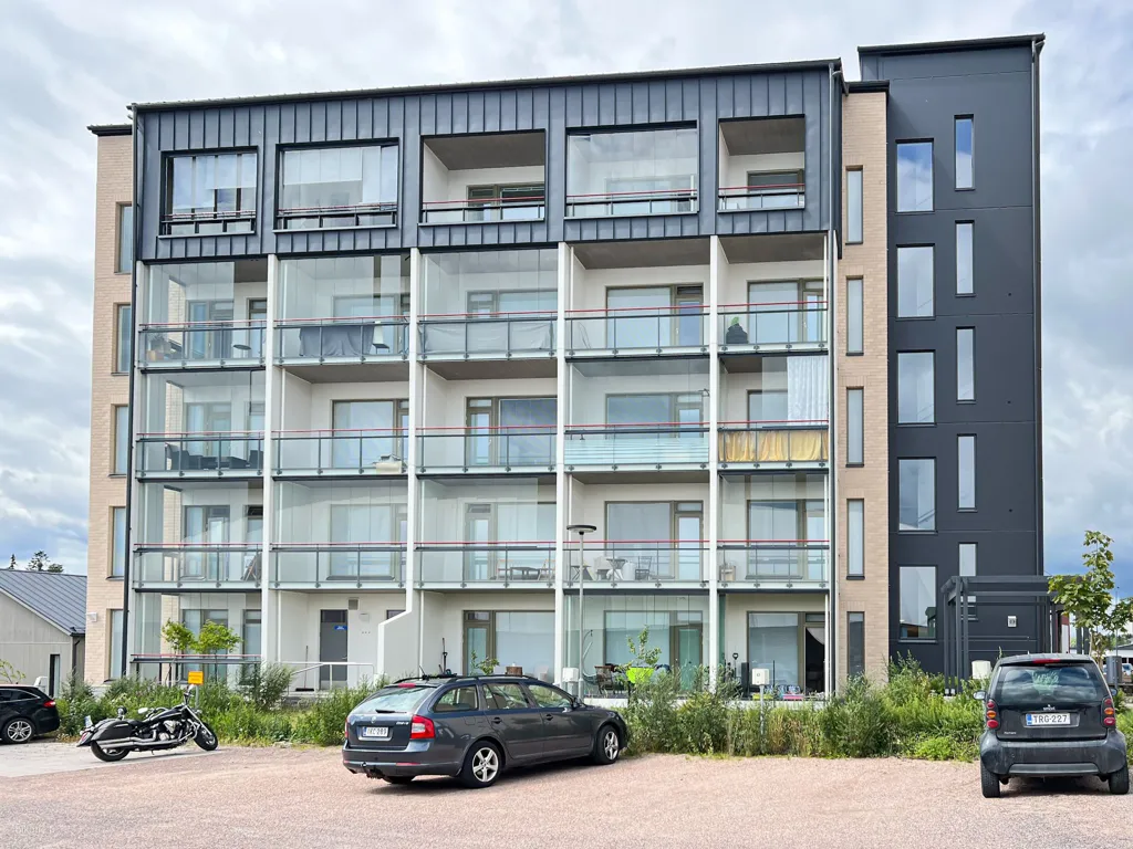 Extérieur - Modern Corner Flat with Glass Balcony in Klaukkala