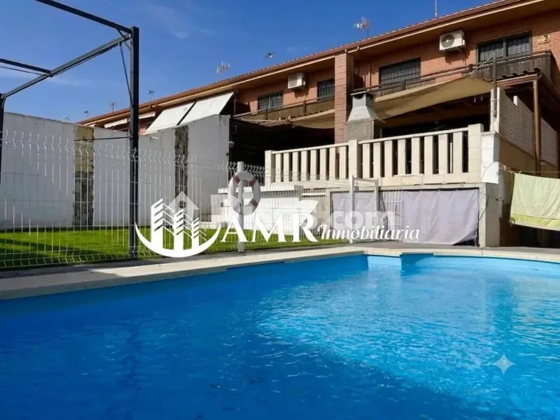 Bassein - Corner Adosada with Pool in Seseña