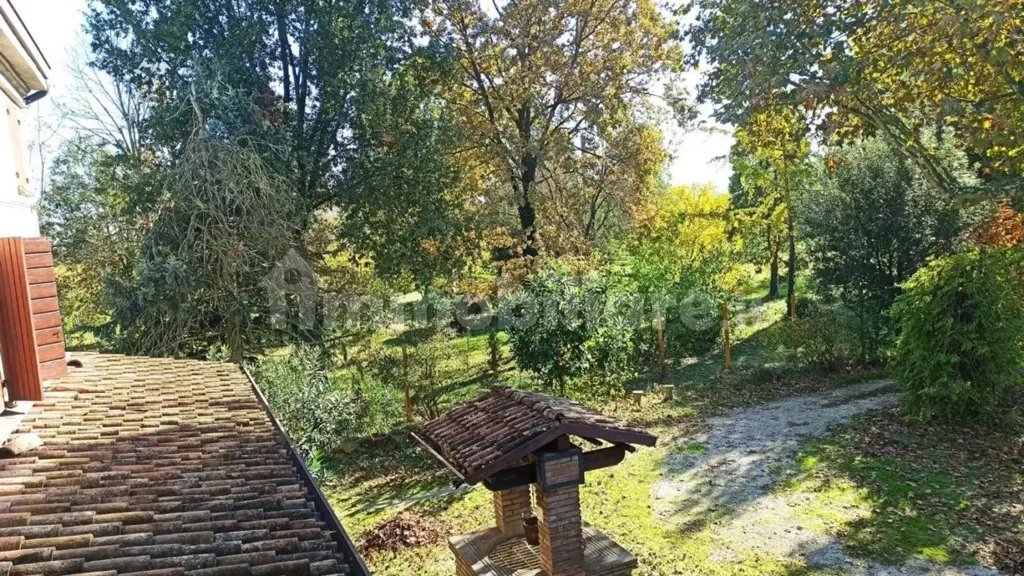 Jardin - Rustic Farmhouse with Workshop in Cavezzo
