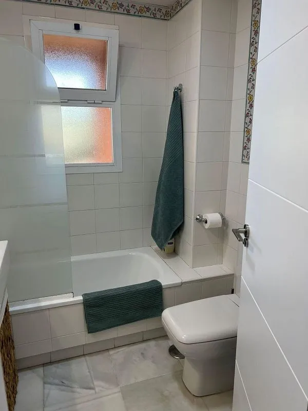 Salles de bain - Apartment with Terrace in El Ancla
