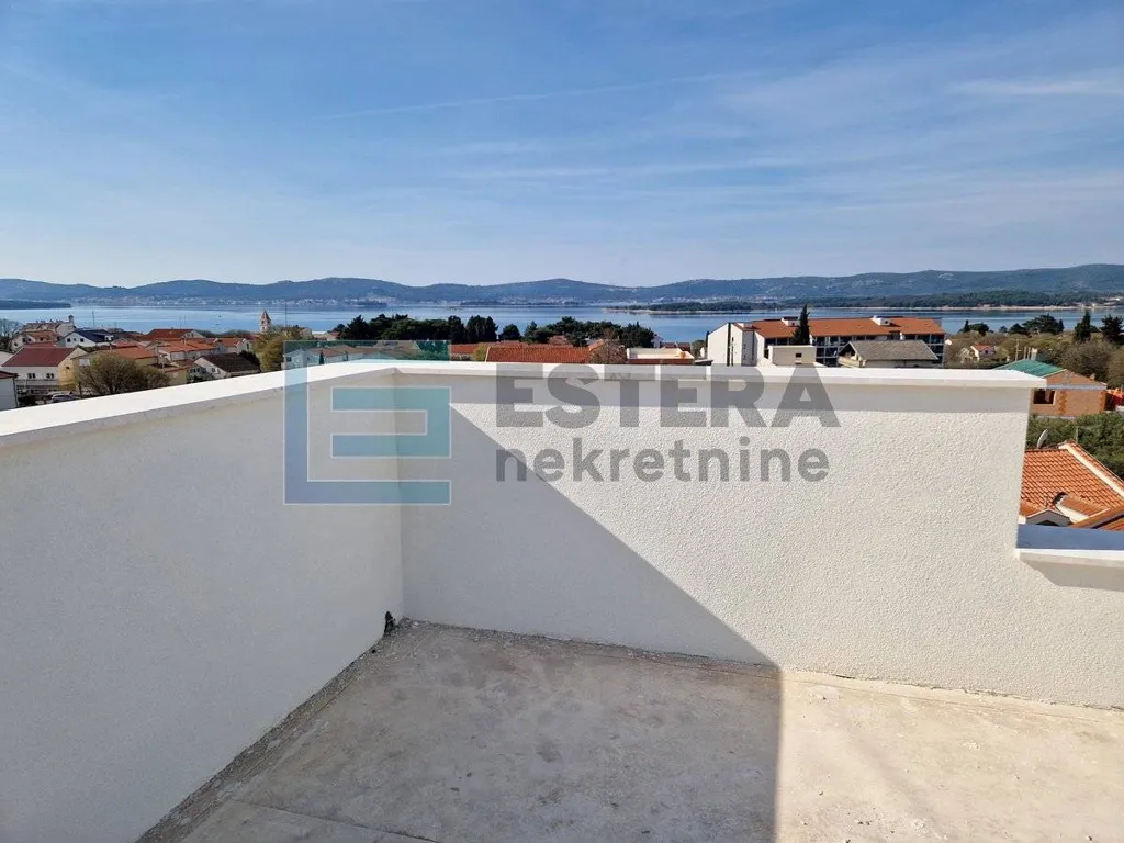 Terrasse - Modern Studio with Sea View in Sveti Filip i Jakov