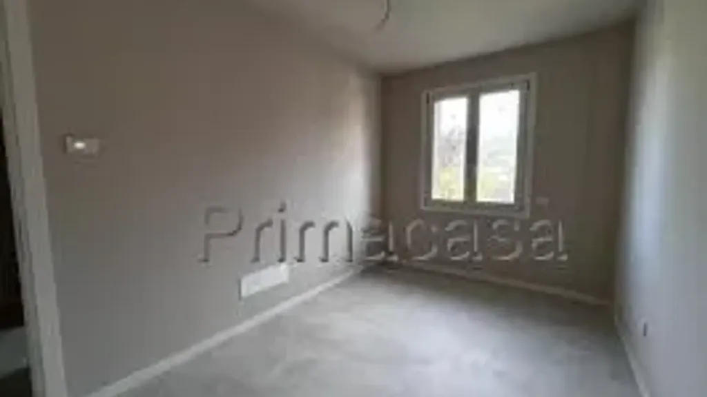 Pièces - New Four-Bedroom Apartment with Parking in Prevalle