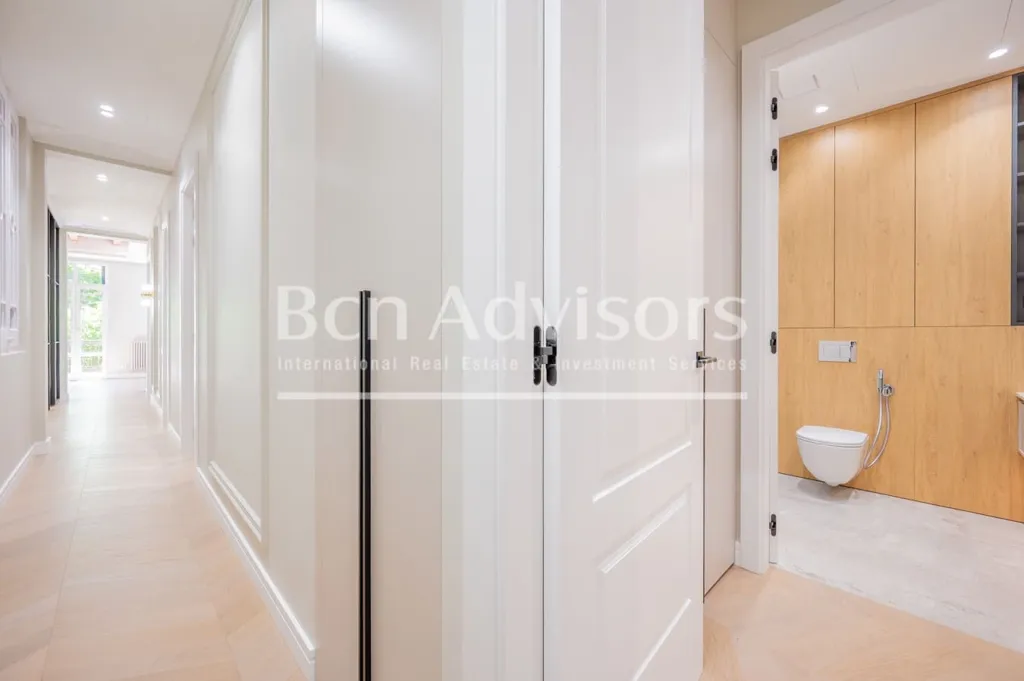 Vannitoad - Refurbished Apartment with City Views in Dreta de l'Eixample