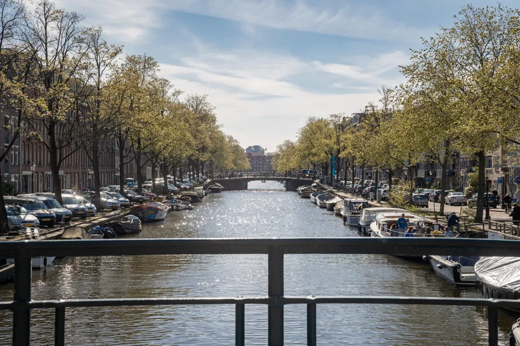 Apartment with Balcony in Amsterdam Oud-West