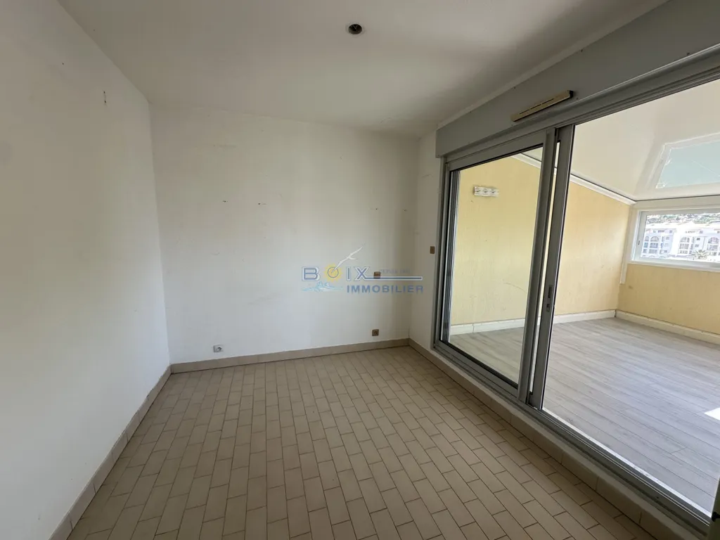Toad - 3-Bed Flat with Terrace in Sète
