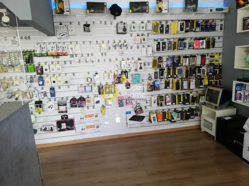 Pièces - Electronics Retail Store with Garden in Chalandri