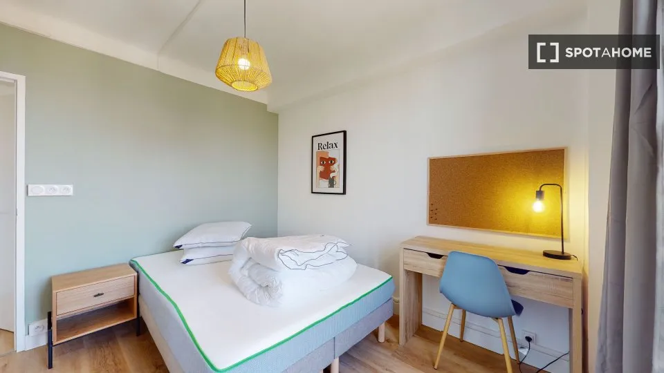 Chambres - Appartement à Louer à Marseille