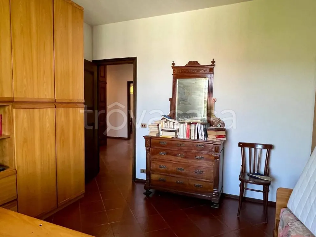Bureau - Villa with Private Garden in Sommariva Perno