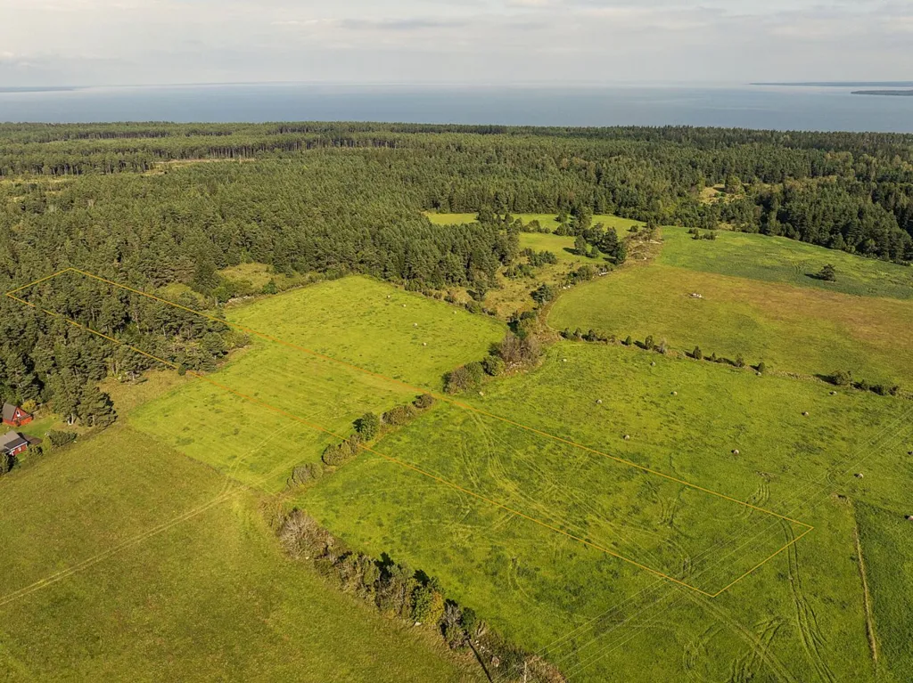 Vue aérienne - Plot with Potential for Cottage in Meiuste