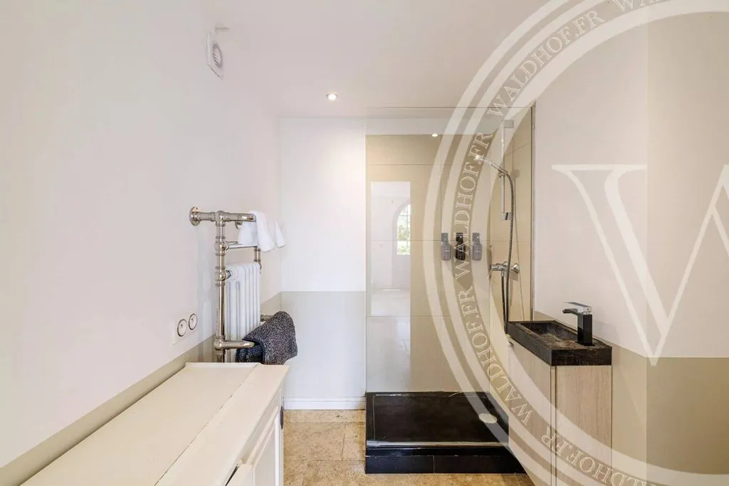 Salles de bain - Hôtel Particulier Luxueux avec Vue Mer à Cannes